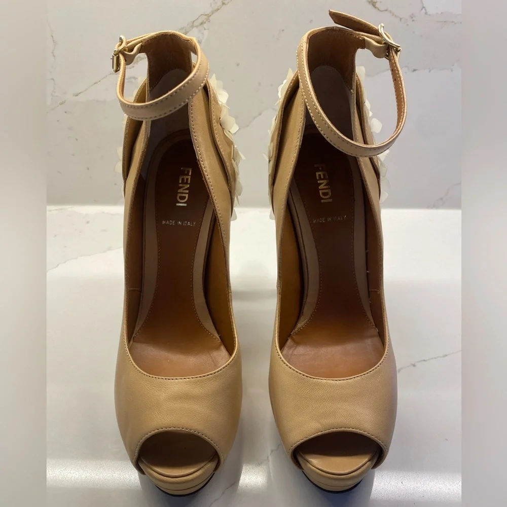 FENDI Spuntata White Floral Heel Platform Peep Toe Nude Shoes Size 7.5 - Picture 8 of 11